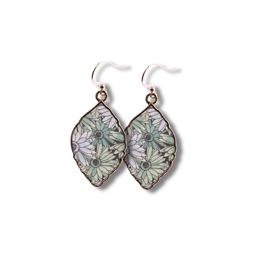 Petal Haze Daisy Earrings